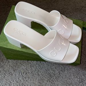 Gucci women’s rubber slides.Used/great condition